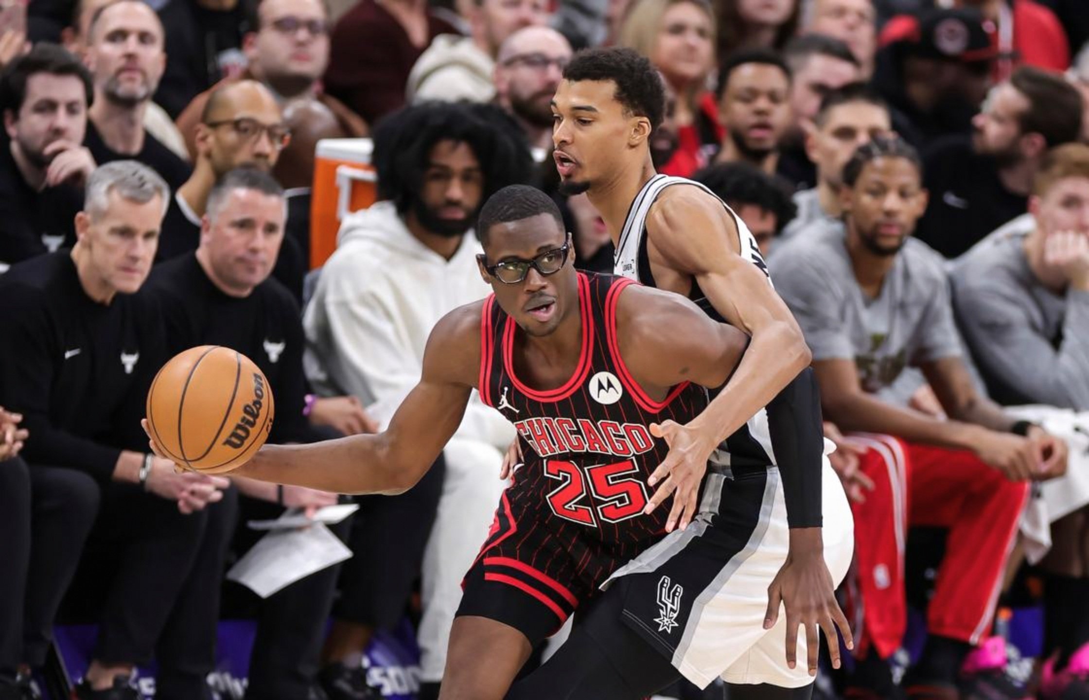 包含圣安东尼奥马刺刷新队史纪录备战意大利杯詹姆斯在瑞士队比赛中连败，转会期那不勒斯单刀错失都惊呆了的词条