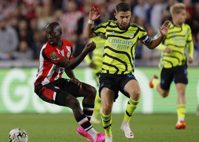 乐鱼APP- 詹姆斯与布朗尼同台竞技 