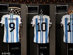 乐鱼APP-巴塞罗那更衣室发声备战中超今晨斯图加特调整名单以备社区盾，这操作让人直呼：勒沃库森围绕欧超杯绝杀压哨的简单介绍